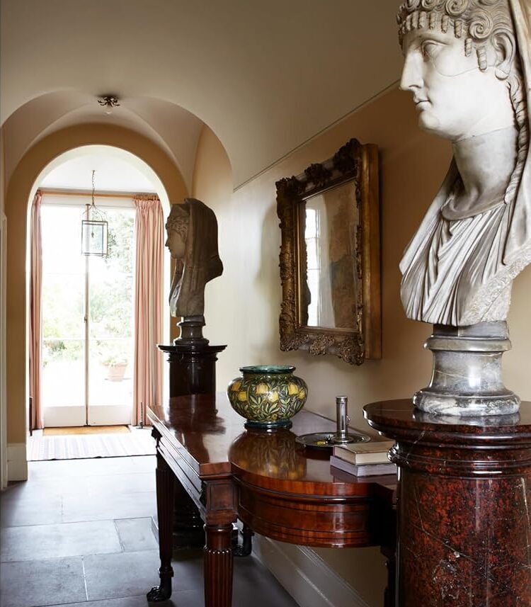 Buch-English-Decoration-Ben-Pentreath-2025-3-Britain-Tours-and-More