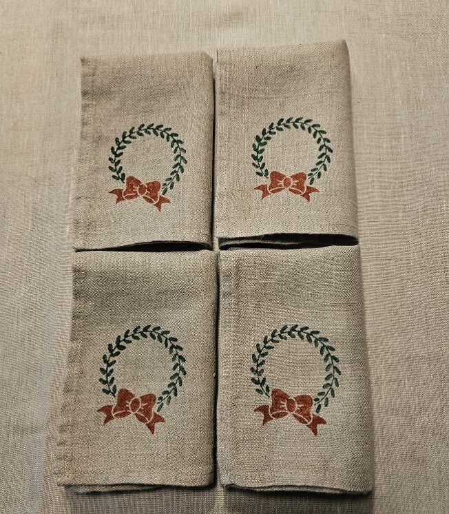 Smillas-Cottage-Leinenservietten-Set-4-Weihnachtsmotiv-Kranz-2