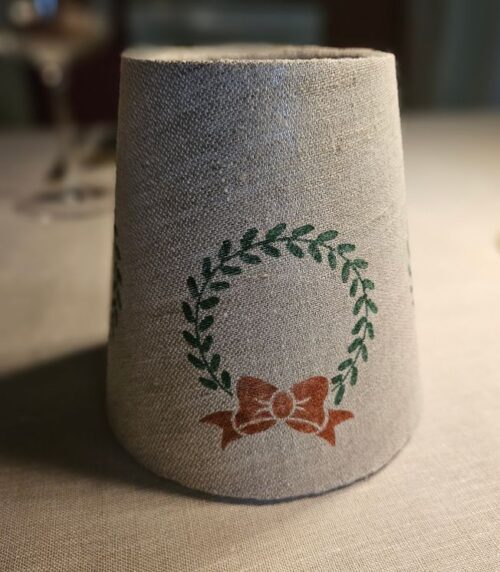 Mini-Lampenschirm-für-Tischleuchte-handbedruckt-Weihnachtskranz-Smillas-Cottage