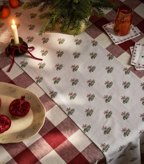 Mistletoe-Tischläufer-Sophie-Allport-England-1-Britain-Tours-and-More