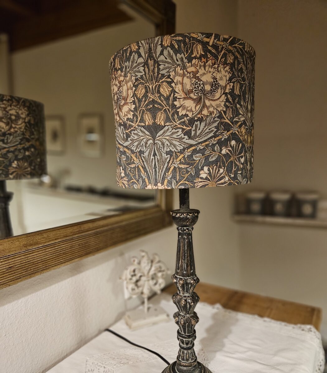 Lampenschirm-William-Morris-Design-Honeysuckle-Britain-Tours-and-More