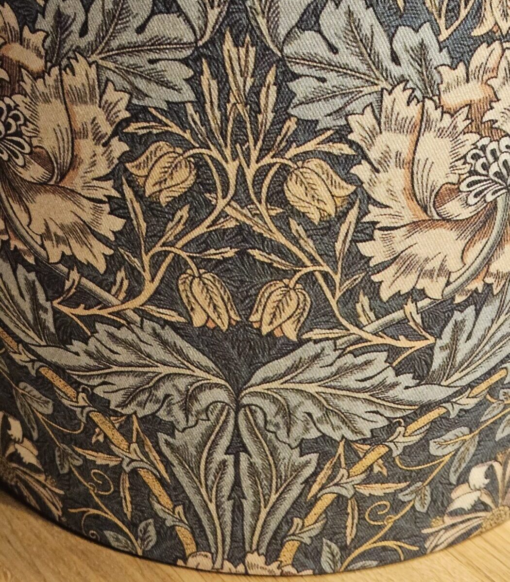 William-Morris-Honeysuckle-Lampenschirm-Britain-Tours-and-More