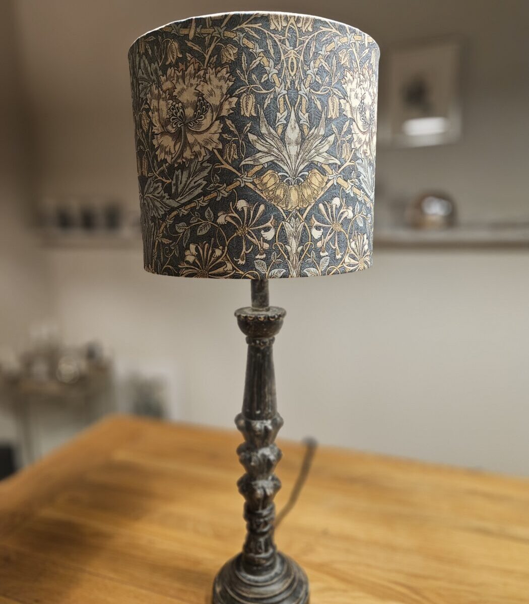 William-Morris-Honeysuckle-Lampe-Britain-Tours-and-More