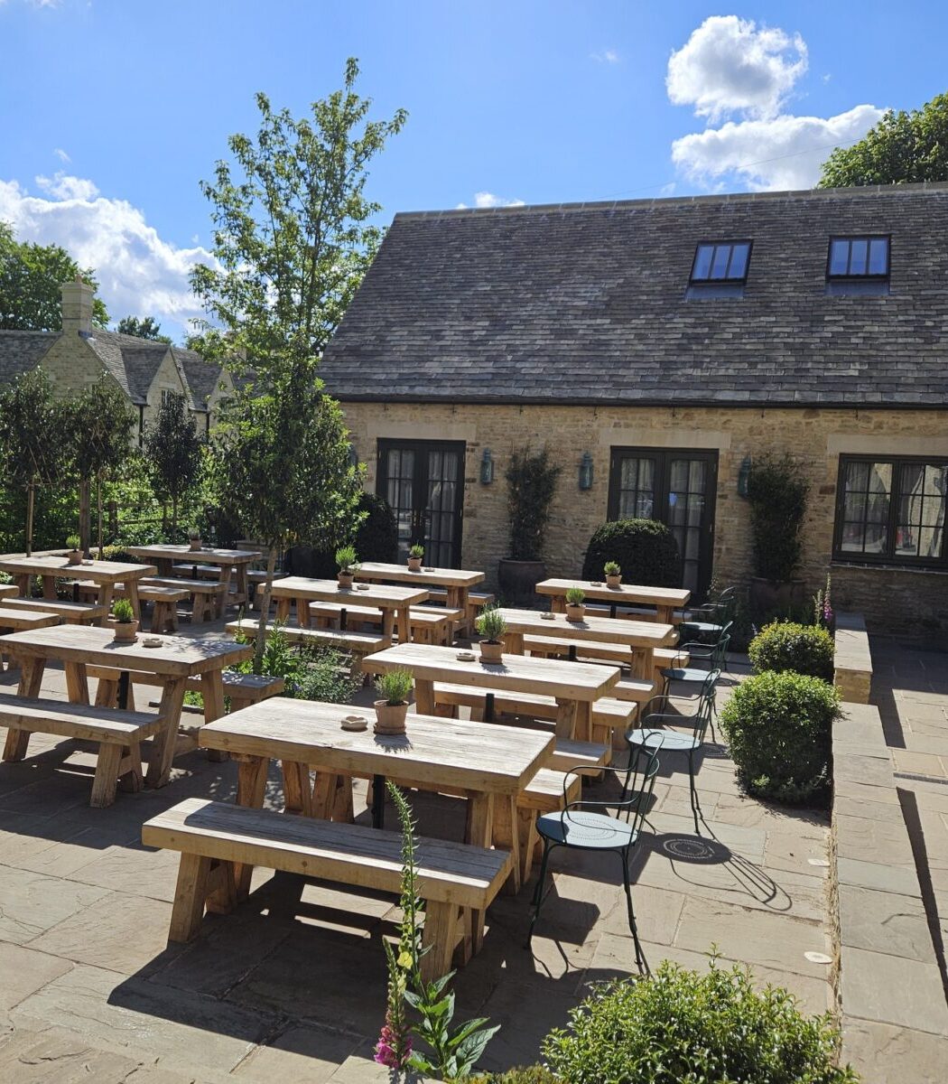 The Wild Duck Ewen Courtyard